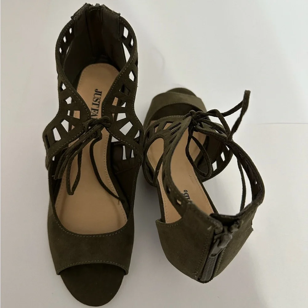 JustFab Deanna Olive Green Cutout Peep Toe Wedge Sandals Size 8.5